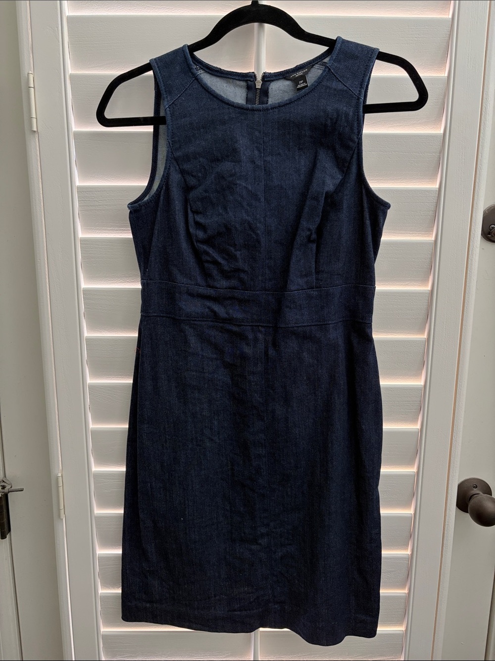 Ann Taylor Size 2P Navy Sleeveless Sheath Dress